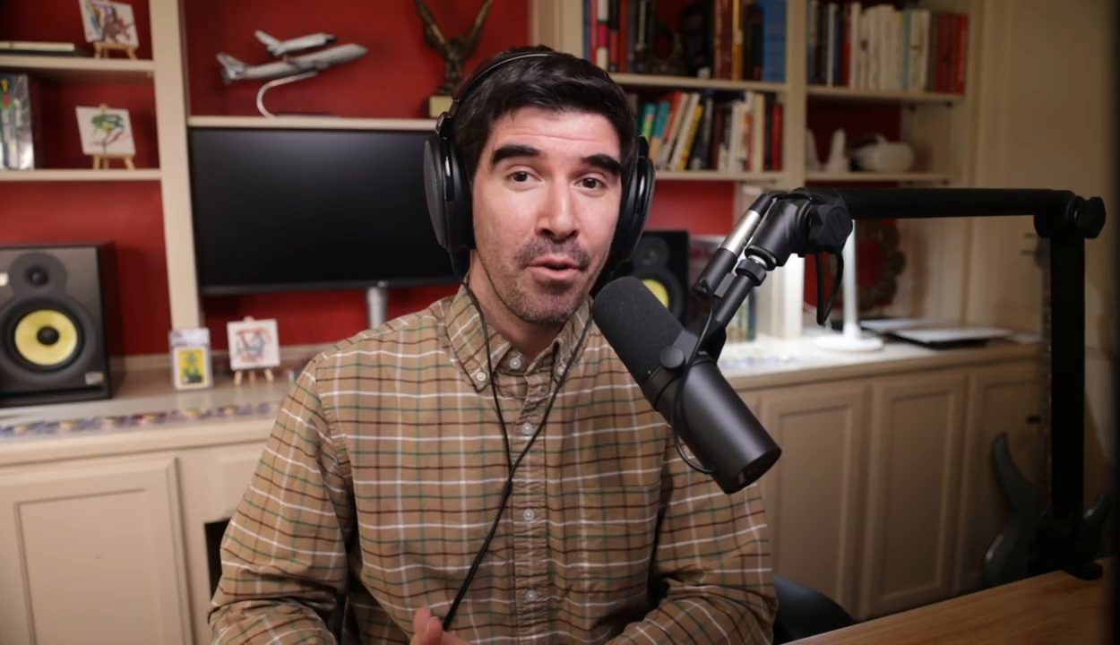Armando J. Perez-Carreno in a brown plaid shirt talking into a microphone on episode 28 of The Web Talk Show