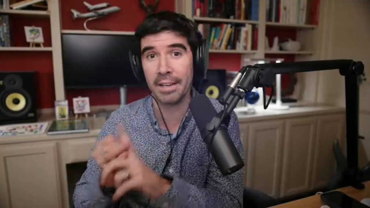 Armando J. Perez-Carreno in a blue patterned shirt talking into a microphone on episode 42 of The Web Talk Show